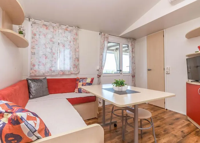 Cozy Home In Sveti Filip I Jakov Дом отдыха Свети-Филип-и-Яков