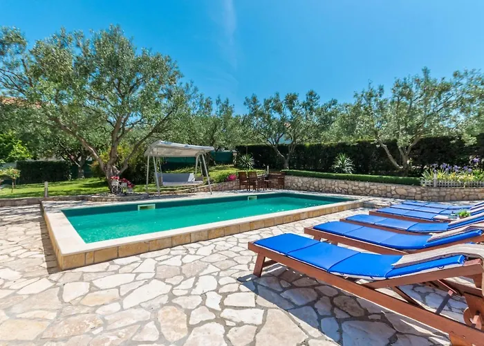 Cozy Home In Sveti Filip I Jakov Дом отдыха Свети-Филип-и-Яков