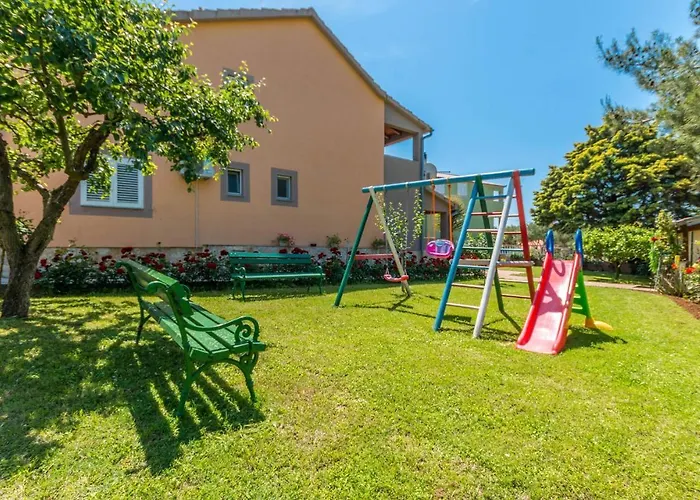 Дом отдыха Cozy Home In Sveti Filip I Jakov *