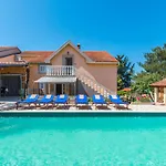 Cozy Home In Sveti Filip I Jakov *