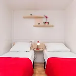 Cozy Home In Sveti Filip I Jakov Semesterbostad *
