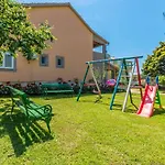 Semesterbostad Cozy Home In Sveti Filip I Jakov *