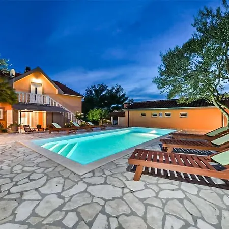 Cozy Home In Sveti Filip I Jakov Sveti Filip i Jakov