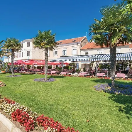 Awesome Home In Sveti Filip I Jakov