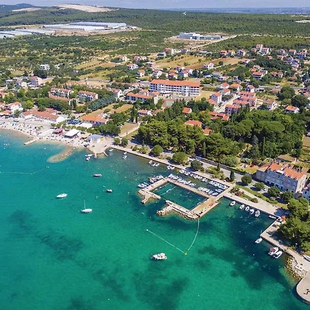 Cozy Home In Sveti Filip I Jakov