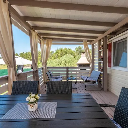 Awesome Home In Sveti Filip I Jakov Feriehus