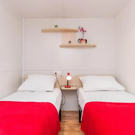 Awesome Home In Sveti Filip I Jakov Feriehus *