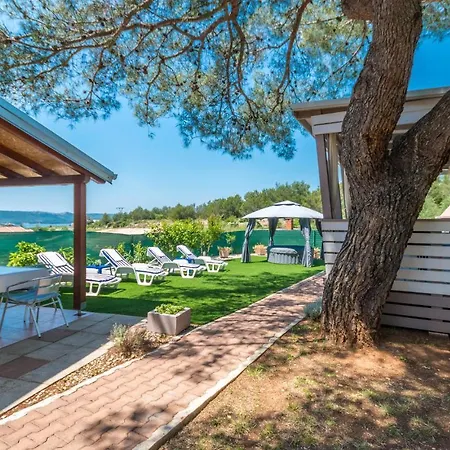 Awesome Home In Sveti Filip I Jakov Sveti Filip i Jakov