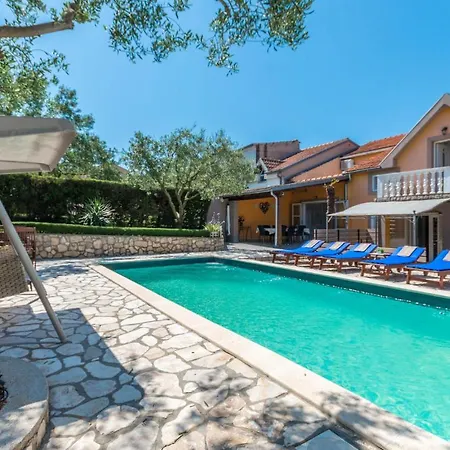 Awesome Home In Sveti Filip I Jakov *