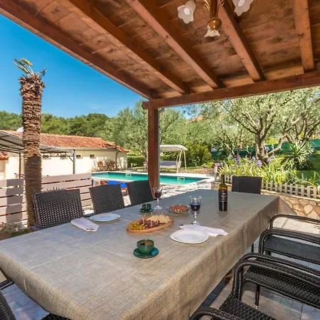 Awesome Home In Sveti Filip I Jakov