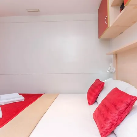 Awesome Home In Sveti Filip I Jakov