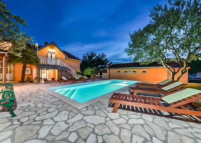 Cozy Home In Sveti Filip I Jakov Sveti Filip i Jakov