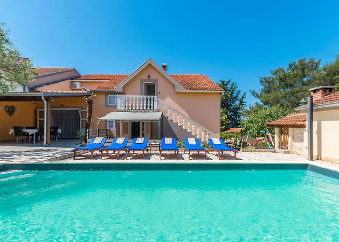 Cozy Home In Sveti Filip I Jakov *