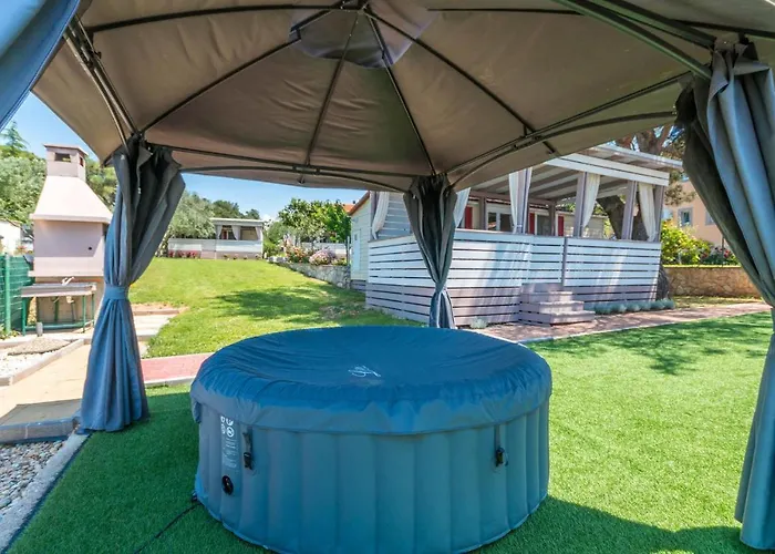 Cozy Home In Sveti Filip I Jakov *