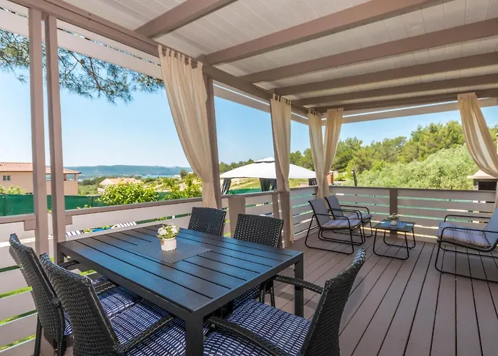 Cozy Home In Sveti Filip I Jakov