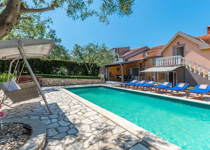 Cozy Home In Sveti Filip I Jakov *