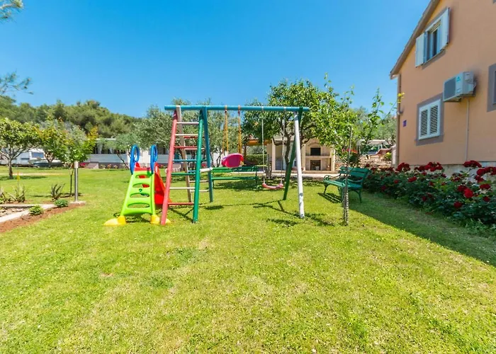 Cozy Home In Sveti Filip I Jakov *